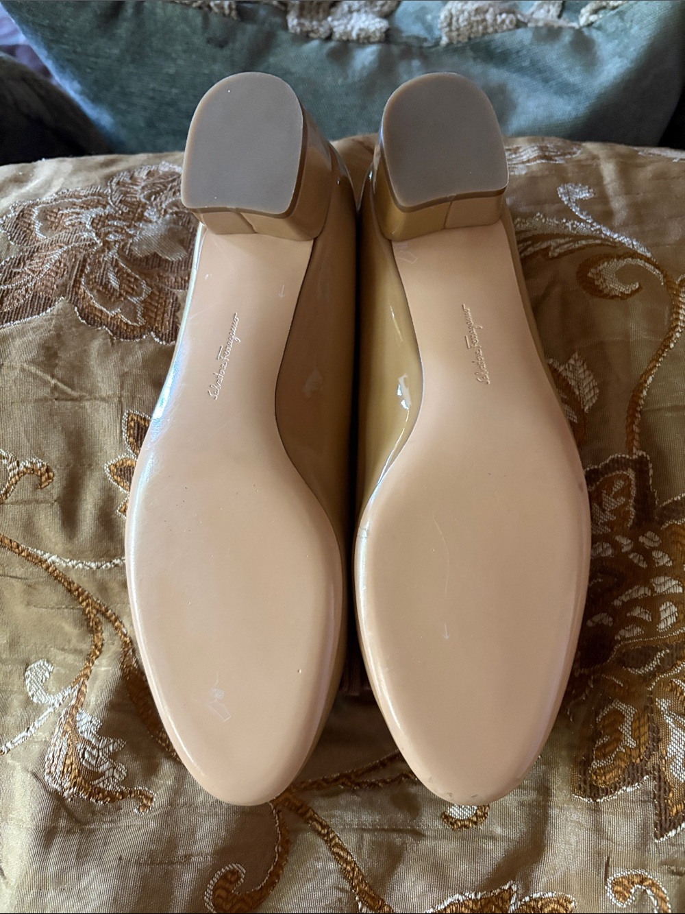 Salvatore Ferragamo Patent Leather Bow Heels Nude 9D (Samples?) - Picture 2 of 5